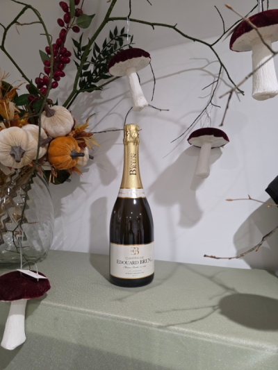 Edouard Brun Premier Cru Reserve Champagne - Edouard Brun Premier Cru Reserve Champagne ~ Reims, France

A classic blend of Pinot Noir and Chardonnay. Aged 5 years on lees prior to release, this is a class act. There are hints of honey, spice and creamy brioche notes.